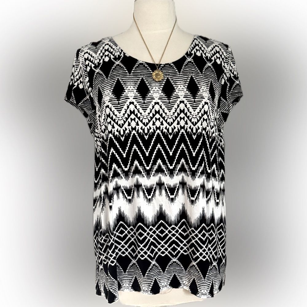 Timeless! Tribal back-tie top!